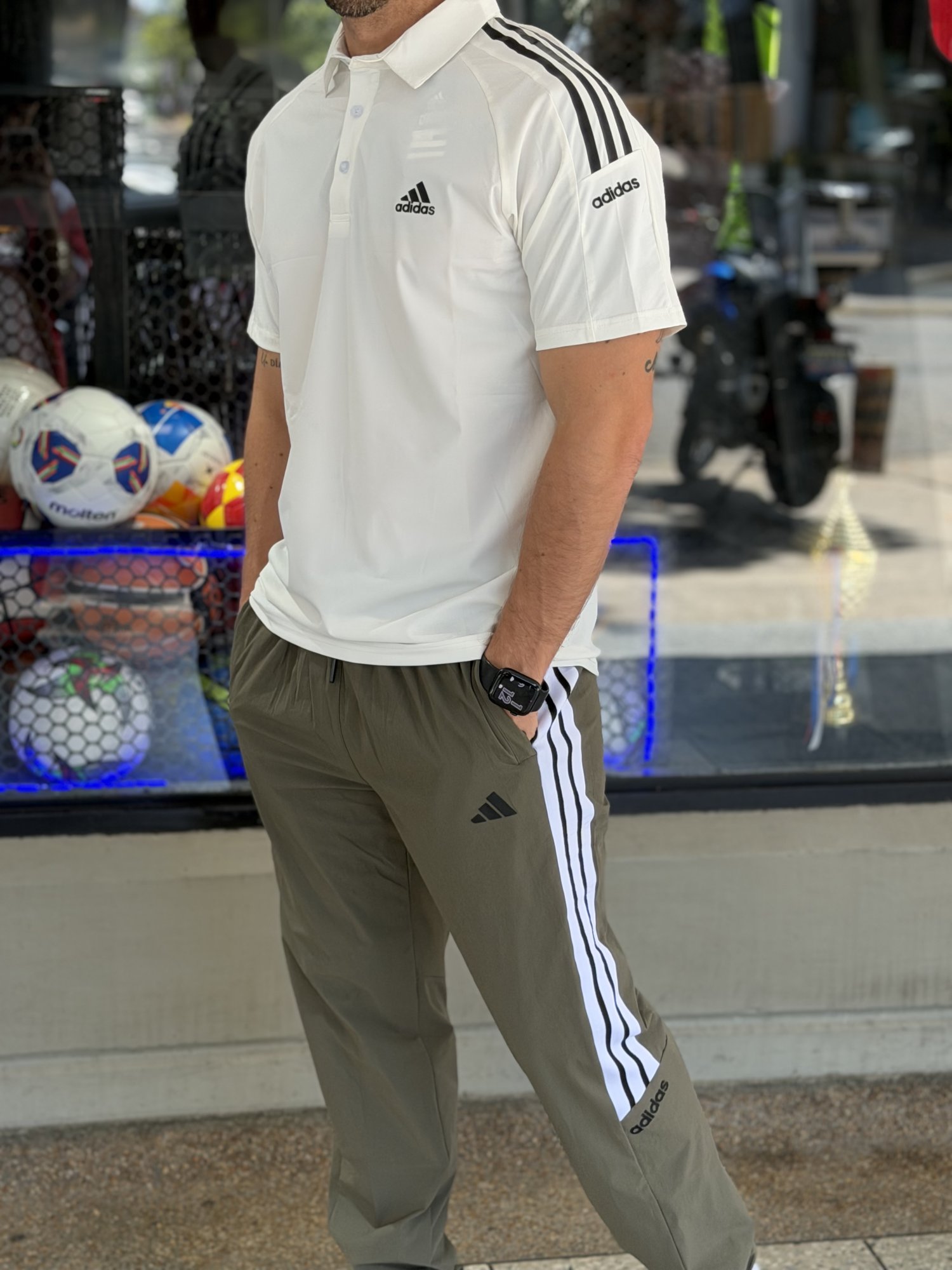 Mono deportivo tipo Jogger Adidas