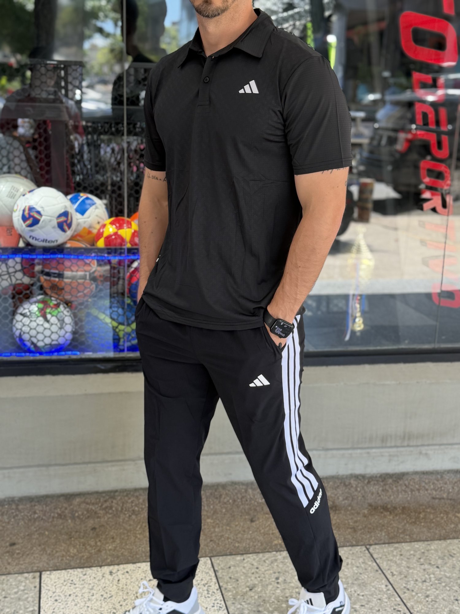 Mono deportivo tipo Jogger Adidas