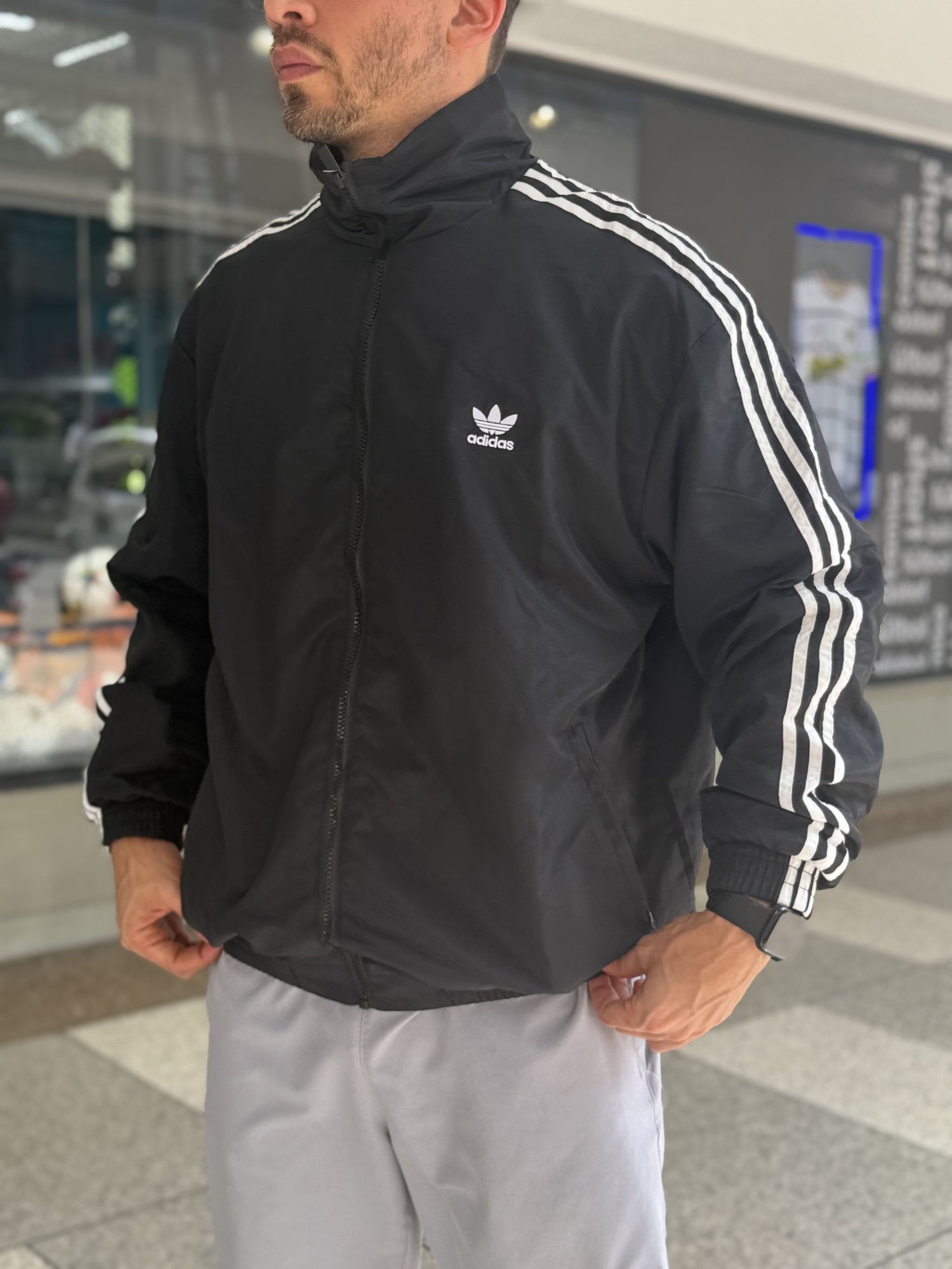 Chaqueta cortaviento Adidas